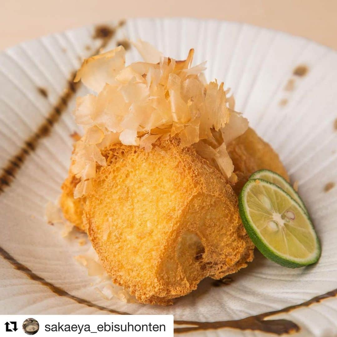 さかえや　高田馬場さんのインスタグラム写真 - (さかえや　高田馬場Instagram)「#Repost @sakaeya_ebisuhonten with @get_repost ・・・ さかえや恵比寿本店は本日も営業しております。  ※画像は炭火焼き三種盛り合わせ  ランチ　11:30〜14:30 ディナー16:00〜20:00  感染症対策の徹底、お客様の安心安全を最大限に注意し営業しております。  安心してお食事出来る個室も多数御座います。  短い時間ですがご来店いただいたお客様に、 美味しい料理と寛いでいただける空間とサービスをご用意しております。  テイクアウトアウトメニューデリバリーメニューのサービスもご用意しており、お客様のご要望にお応え出来るサービスをご提供ご提供致しております。  是非さかえや恵比寿本店のご利用心よりお待ちしております。  #恵比寿　#恵比寿グルメ　#さかえや　#水炊き　#鍋　#東京グルメ　#テイクアウト　#テイクアウトグルメ #テイクアウトランチ  #恵比寿ランチ　#恵比寿ディナー  #美味しいもの好きな人と繋がりたい #美味しいお店　#グルメ好きな人と繋がりたい #グルメスタグラム #グルメ女子 #グルメ部 #グルメスタグラム #ワイン　#日本酒　#食べ歩き #食べるの好きな人と繋がりたい」2月27日 10時34分 - sakaeya_takadanobaba