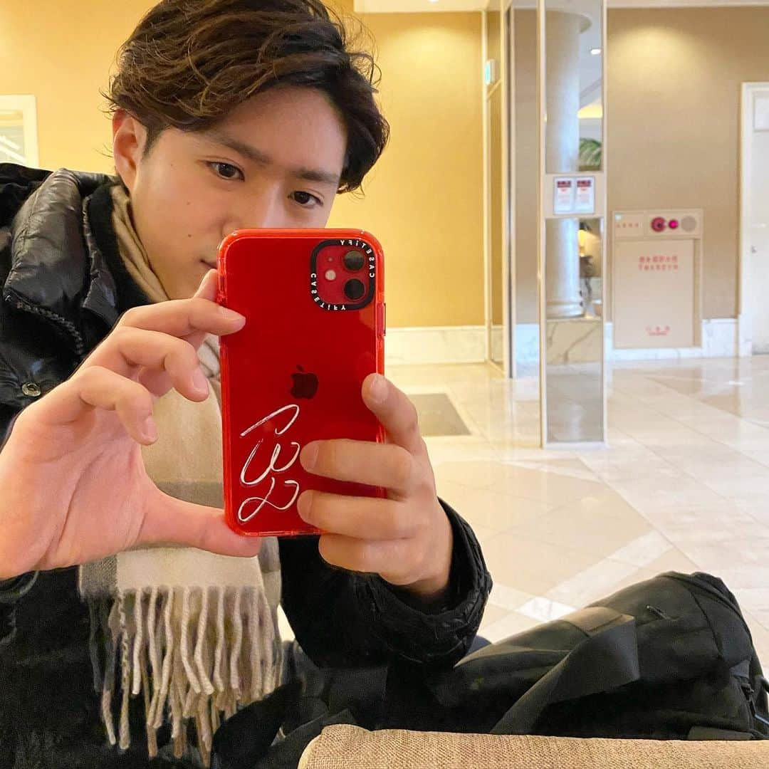 川原星のインスタグラム：「新しいiPhone case📱 赤は気分が上がります🔥 3枚目に載せているマスクも @casetify の布マスクです。コットン素材のもので、手洗い可能で何度も使えます。 そろそろ2月も終わり段々暖かくなってきましたが、皆さん体調に気をつけて健康第一で！！  @casetify_jp @casetify  #CASETiFY #StateYourCase」