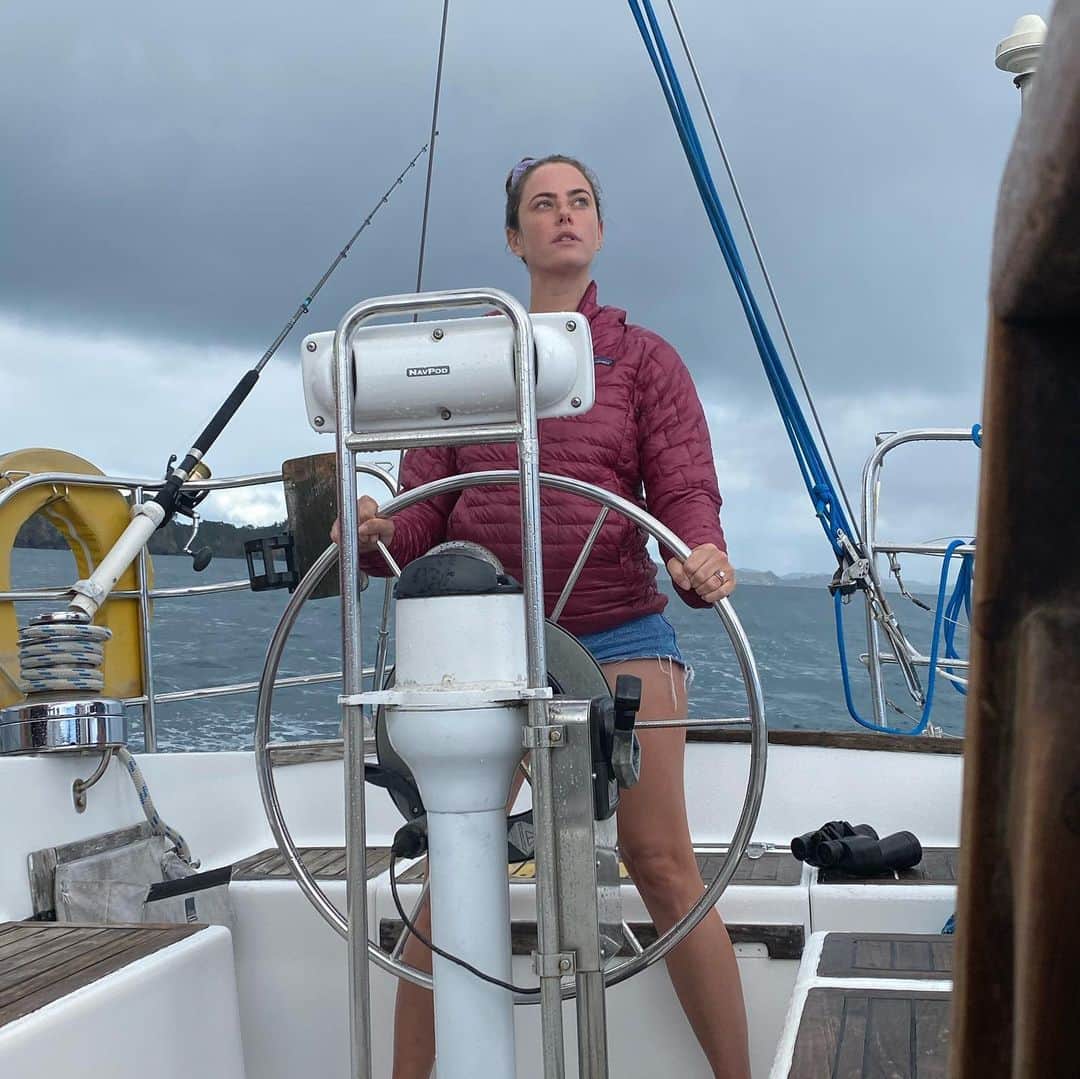 カヤ・スコデラリオのインスタグラム：「Watches a few seasons of Below Deck... gets GASSSEDD」
