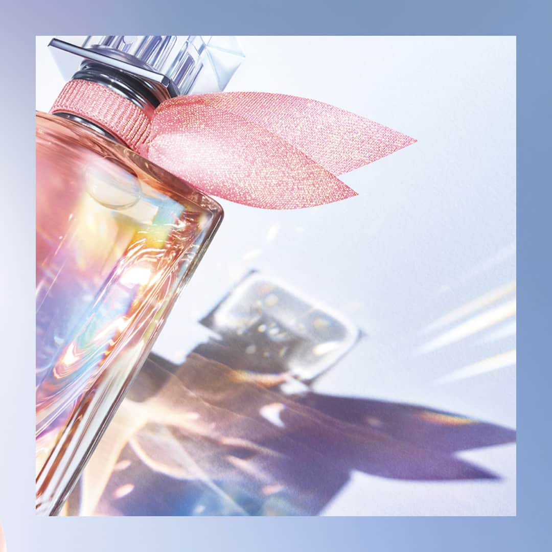 Lancôme Officialさんのインスタグラム写真 - (Lancôme OfficialInstagram)「A new luminous interpretation of La Vie Est Belle is on its way, captured in a holographic bottle. Are you ready for it? #Lancome #LaVieEstBelleSoleilCristal #Fragrance #ShineBright」2月27日 21時58分 - lancomeofficial