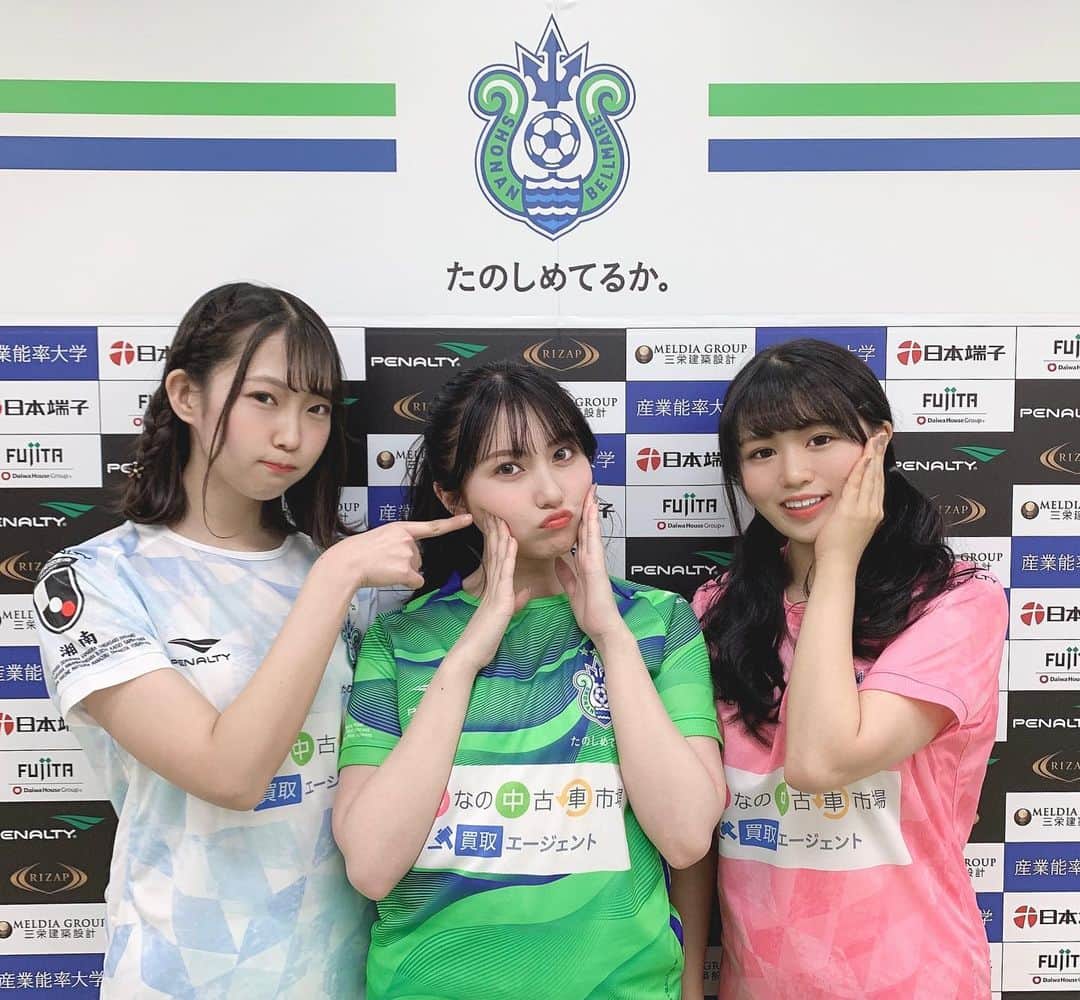 のインスタグラム：「そして✨✨✨✨ #2021ベルマーレクイーン の胸スポンサーが決定しました🥺💓 ユニフォーム''初''お披露目でしたよ👕💚色が鮮やかで綺麗✨  詳しくは、湘南ベルマーレのHPをご覧いただくと記載されてるよ〜😝✨  検索｢湘南ベルマーレHP｣🔍  #湘南ベルマーレ #2021ベルマーレクイーン #ベルクイ #ユニフォーム #白 #緑 #ピンク」
