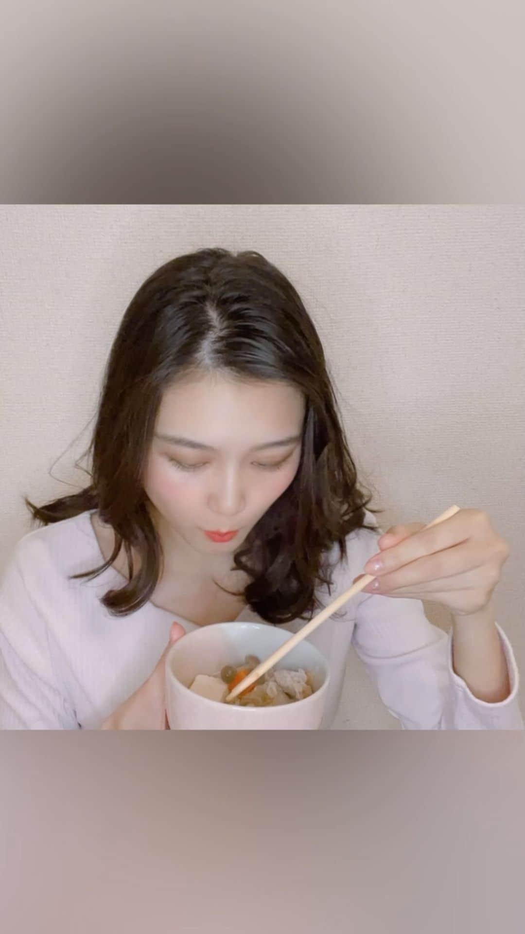太田理恵のインスタグラム：「寒いので鍋にしました」
