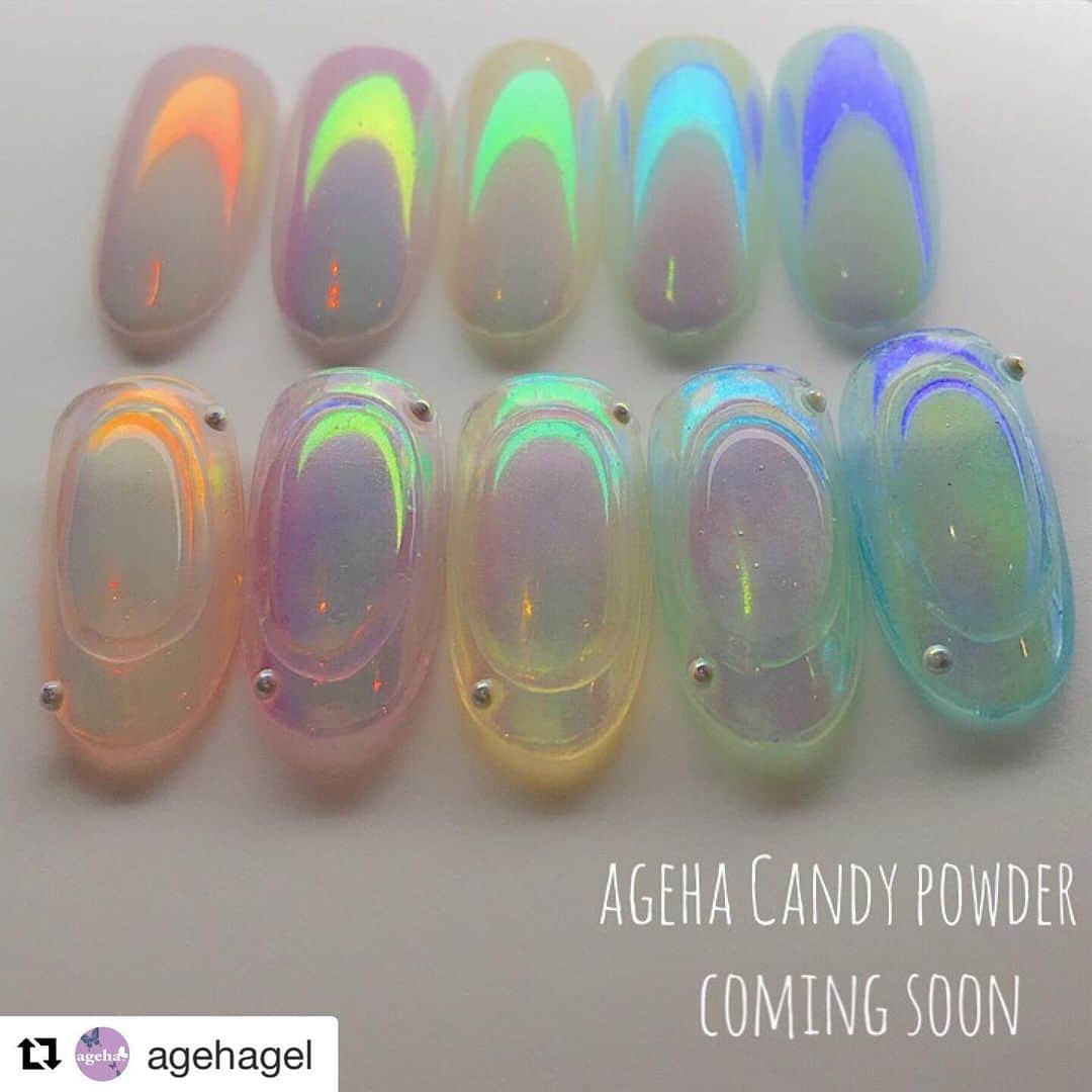 のインスタグラム：「#agehagel  2021年3月16日発売予定❤️ #agehaキャンディーパウダー coming soon ・ オーロラカラーパウダーですが 現在発売中の #agehaグラスパウダー　に 色が入ったイメージですよ❤️ 光の色が可愛い😍 ・ 皆さんのアレンジが 楽しみだなー❤️ #オーロラネイル  #オーロラパウダー #オーロラキャンディーネイル coming soon」