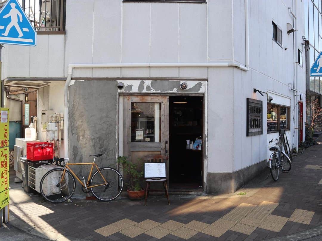 石井輝明さんのインスタグラム写真 - (石井輝明Instagram)「松陰神社前。 美味しすぎて美味しすぎて。 早くまた行きたい。 下手したらこの近所に引っ越したい。  #bistrocycle #cafe #coffee #カフェ #喫茶店 #東京カフェ #松陰神社前カフェ #カフェ芸人 #明日はgagさんとの新ネタ漫才ライブがむしゃララです #新ネタ2本ずつやります #お席は完売してるみたいなので #配信で是非観てください #福井さんに変な話されないように #それだけが不安な点です #新ネタお楽しみに」2月27日 20時42分 - comandanteishii