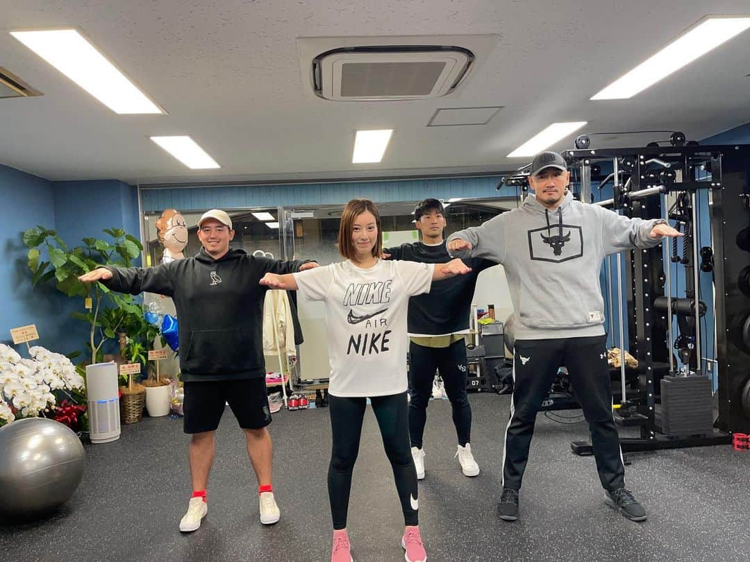 松原伊予菜さんのインスタグラム写真 - (松原伊予菜Instagram)「_ 12月から始めたトレーニング💪🏻🔥🔥 運動が苦手で避けてきたけど 週2.3回ペースで3ヶ月続いてます😆！ ちょっとずつ体の変化を感じながら、 続ける事が大事だと思うので まだまだ楽しみながら頑張りたいと思います♥️ ちょっとずつトレーニング動画も 上げてこうかな🏋🏼‍♀️🏋🏼‍♀️ . . . .」2月27日 20時46分 - iyona_147