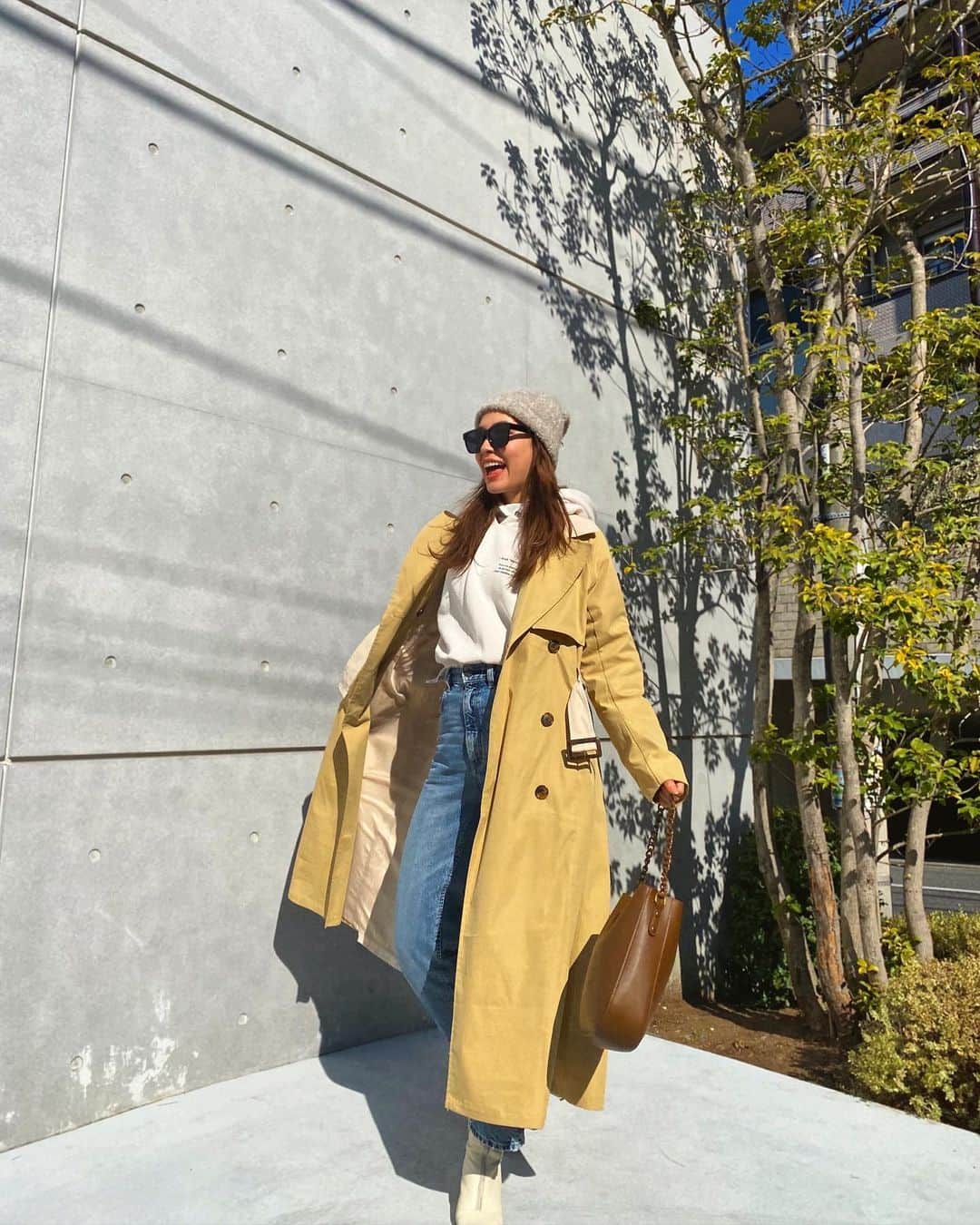 AMIのインスタグラム：「Spring is here 🌼🐝💫🌻🧀🌝」