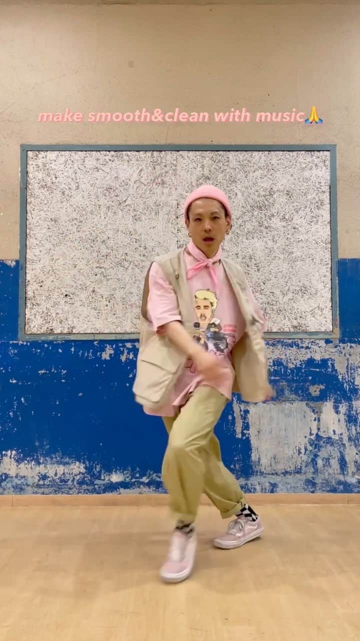 SHUHOのインスタグラム：「CHASE with slide👟💦💦💦  #housedance #dancetutorial #streetdance #dancelesson #dance #footwork #dancesteps #hiphopdance #housemusic #housedancer #choreography #ダンス動画」