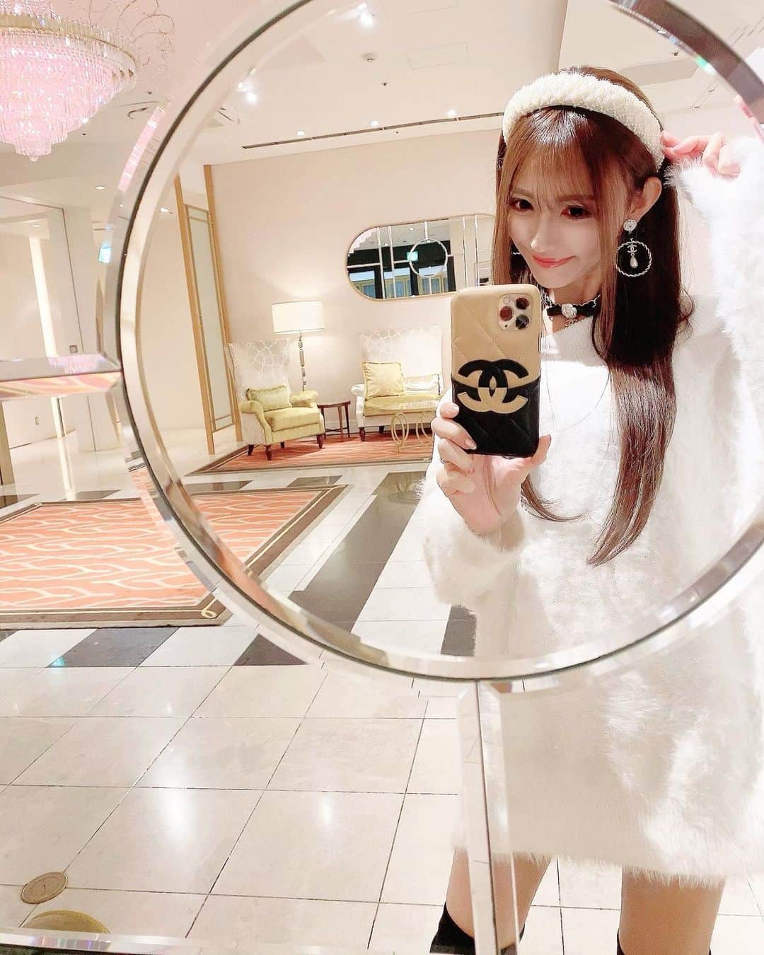 のインスタグラム：「♡ ほわほわこーで♥ｽ꒰ ᐡ｡• · •｡ᐡ ꒱ ｷ♥ ♡ #rady #ootd #onepiece #カチューシャ #シャギーワンピ #ホワイトコーデ #whitecode」