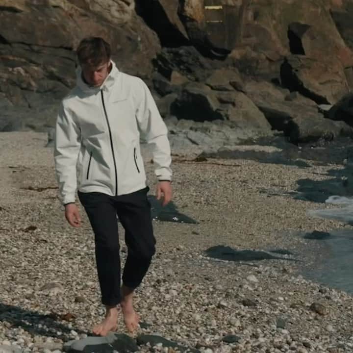 ヘンリロイドのインスタグラム：「Adventure outside this spring with our new range of lightweight jackets, polos and t-shirts. Click the link in our bio to shop spring. HL #henrilloyd #spring #clothing #explore #adventure」