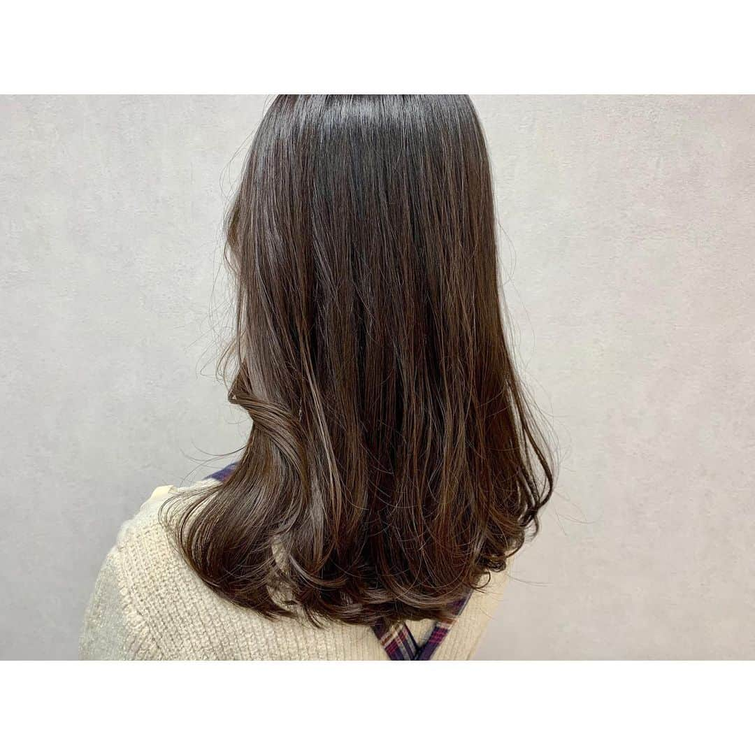 宮田有萌さんのインスタグラム写真 - (宮田有萌Instagram)「ヘアカット⁎⁺˳✧༚  10cmくらいバッサリ切っちゃいました(*´-`)  髪の毛洗うのすっごい楽だ(о´∀`о)  似合ってるかな？  #ヘアカット #ミディアム #バッサリカット #レイヤー #ラストアイドル #宮田有萌」2月27日 21時02分 - yume_m1017