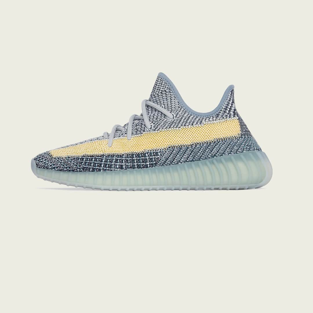 Foot Lockerのインスタグラム：「ADIDAS #YEEZY BOOST 350 V2 'ASH BLUE' IS NOW AVAILABLE ONLINE. MEN'S + KIDS SIZES.」