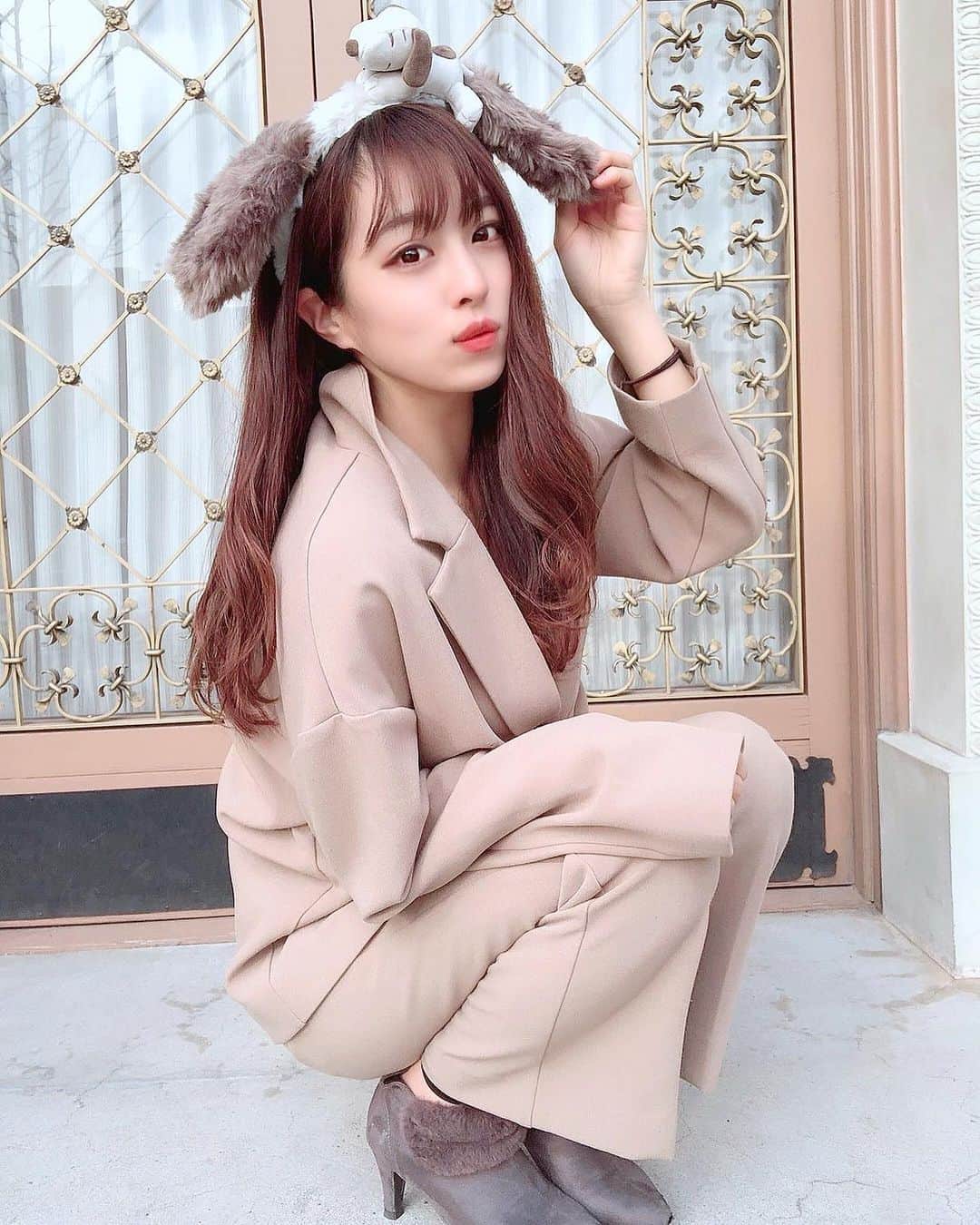 絹野志朋のインスタグラム：「. インスタお久しぶりだね…？🥺💗  たったの２日間投稿してないだけで 久しぶりに感じる〜｡ﾟ(ﾟ´ω`ﾟ)ﾟ｡  ユニバ行ってきた時の写真載せてくよ〜♡ 最近はお仕事とお家の引っ越し作業で バタバタ続きの毎日だったけど、 ３月からまた自分のペースで頑張れそう♪  新しいおうちに引っ越したので 仲良しさんたちは 是非遊びにきてね〜っ(*´ω`*)💕 . . #モデル #大阪モデル #関西モデル #ユニバ #ユニバーサルスタジオジャパン #ユニバ好きと繋がりたい #ユニバコーデ #ユニバカチューシャ」