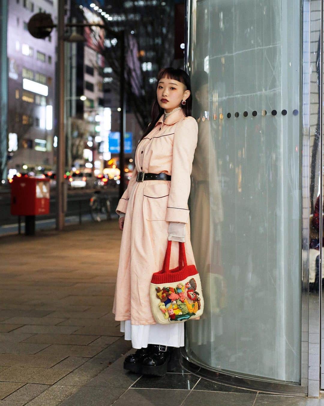 Droptokyoさんのインスタグラム写真 - (DroptokyoInstagram)「TOKYO STREET STYLE Name: @utaha.89  Occupation: Student Outer: #Used Top: #Used Shoes: #YOSUKE Bag: #Used Accessories: #Used #streetstyle#droptokyo#tokyo#japan#streetscene#streetfashion#streetwear#streetculture#fashion#ストリートファッション#コーディネート  Photography: @kyoheihattori」2月27日 21時05分 - drop_tokyo