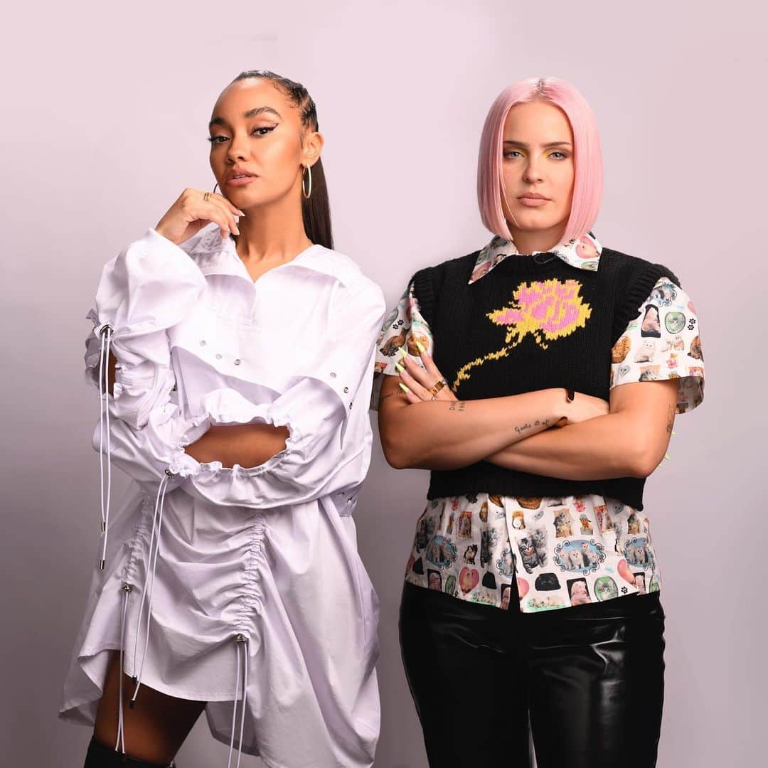 のインスタグラム：「I'm so excited to be joining @annemarie as her guest mentor on @thevoiceuk this year! The talent is unreal💥 #TheVoiceUK」