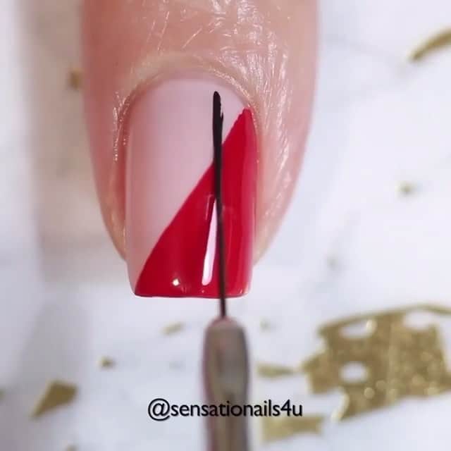 NailsVideosのインスタグラム：「Abstract nails by @sensationails4u ❤️✨」