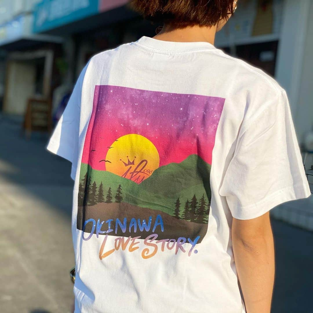 original brand 【ilu098】さんのインスタグラム写真 - (original brand 【ilu098】Instagram)「new半袖tシャツ。 お待たせ致しました！ 予約にて大好評だったこちらのtシャツ。 3月2日(火)からWeb販売が決定です。 そして、ひと足お先に店頭は明日より！ ・OKINAWA LOVE STORY ¥4,680- サイズ S M L / ホワイト / 綿100% 販売 店舗:明日~  Web:3月2日(火)19時~ #ilu098 #okinawalovestory #おきなわ #白tシャツ #半袖tシャツ #沖縄tシャツ」2月27日 21時18分 - ilu098