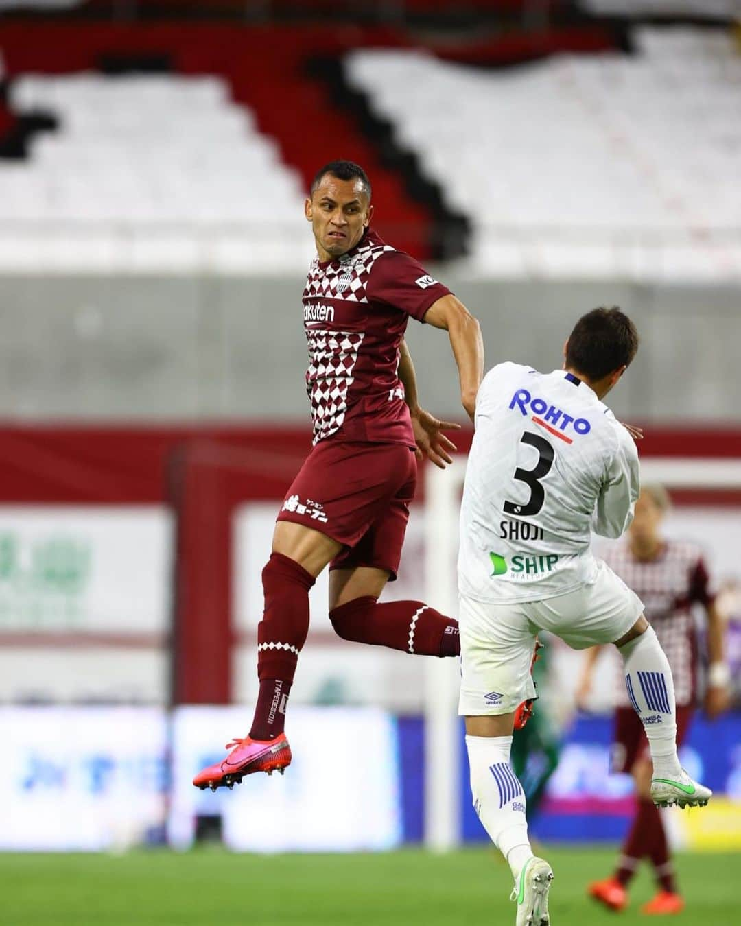 ドウグラスのインスタグラム：「3 pontos ! Primeiro jogo VITÓRIA muito importante 👊🏾🔥♦️🐮♦️! Muito Obrigado pelo seu Apoio 🙇🏾‍♂️! Vamos Vissel ♦️🐮♦️ #WeareKobe  #vitória」