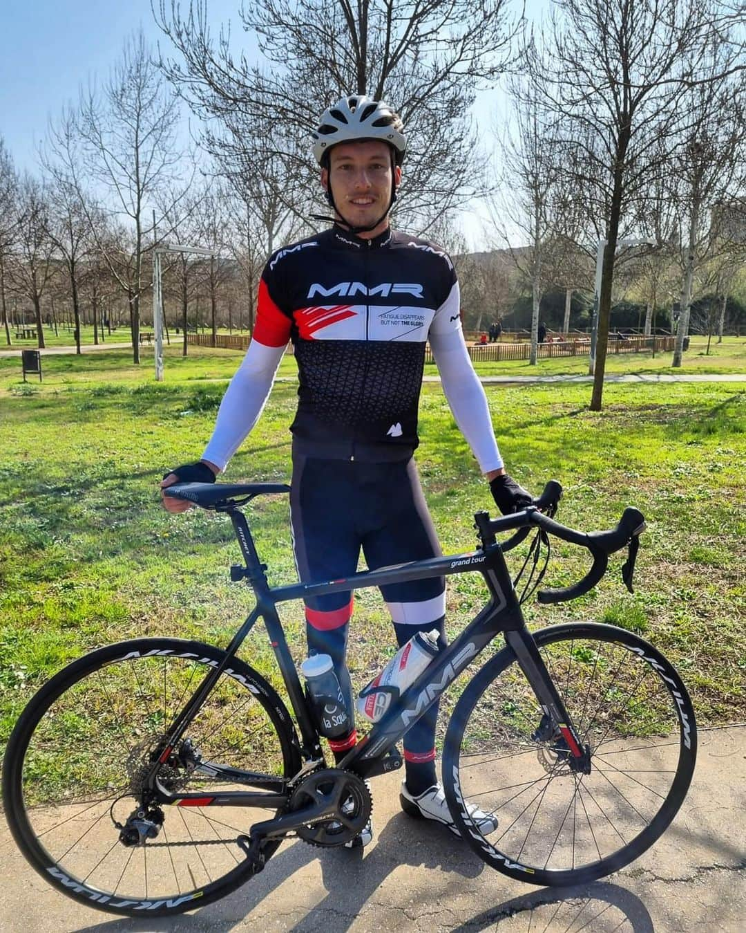 パブロ・カレーニョ・ブスタのインスタグラム：「Entrenamientos de sábado por la mañana con @tenisenforma . @mmrbikes 🚴🏼‍♂️🚴🏼‍♂️」