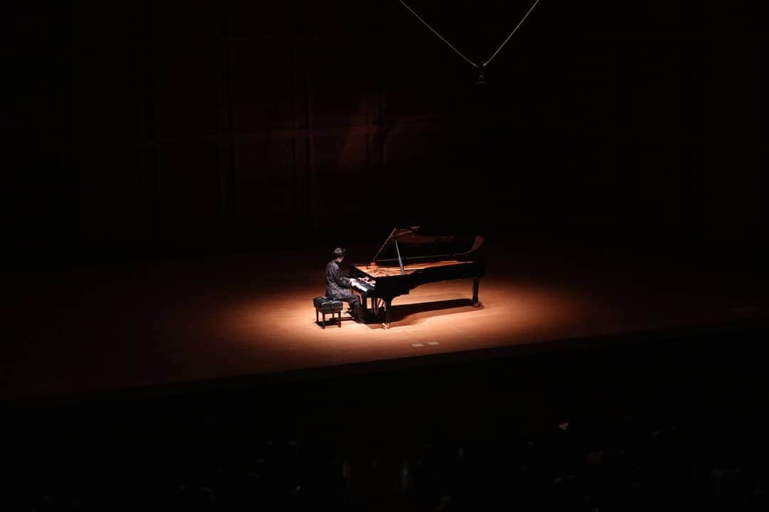 福間洸太朗さんのインスタグラム写真 - (福間洸太朗Instagram)「From the final concert and my recital in the Kashiwazaki Civic Center "Art Forêt"  これらは修了演奏会と私のリサイタルの写真です。 聴きにいらしてくださった皆様、有難うございました！ 🕺💃🕺💃🕺💃  Photos (1-8): STAFF ZEPTO  #Kashiwazaki #Artforet #pianoconcertomastercourse #KotaroFukuma #RikoImai #AnnaOjiro #MasaharuKambara #RyunosukeKishimoto #TesseiKosaka #SakiMachinaga #TakuyaOtaki   #新潟　#柏崎　#アルフォーレ　#ピアノ協奏曲マスターコース #福間洸太朗 #今井理子 #尾城杏奈 #神原雅治 #岸本隆之介 #上坂哲生 #町永早紀 #大瀧拓哉」2月27日 21時19分 - kotarofsky