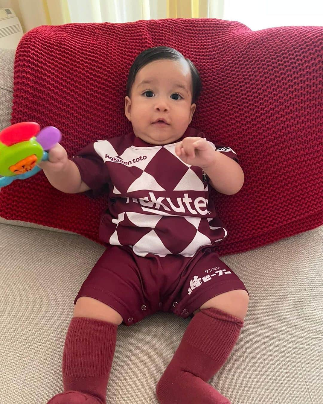 ドウグラスのインスタグラム：「A torcedora mais Linda 👧🏻😍❤️ @giselledtmatos @visselkobe !  ♦️🐮♦️」