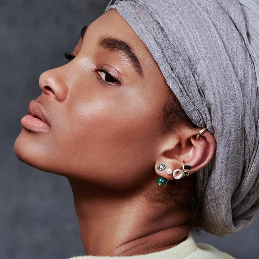 Hirotaka Jewelryのインスタグラム：「Combination of the Day:  Dune Round Ear Cuff, Bird of Paradise Ear Cuff Onyx & Chrome Diopside, Wheel of Fortune Diamond Short Arrow Earring, Bumble Bee Pearl Malachite Earring, Evileye earring #hirotakajewelry」