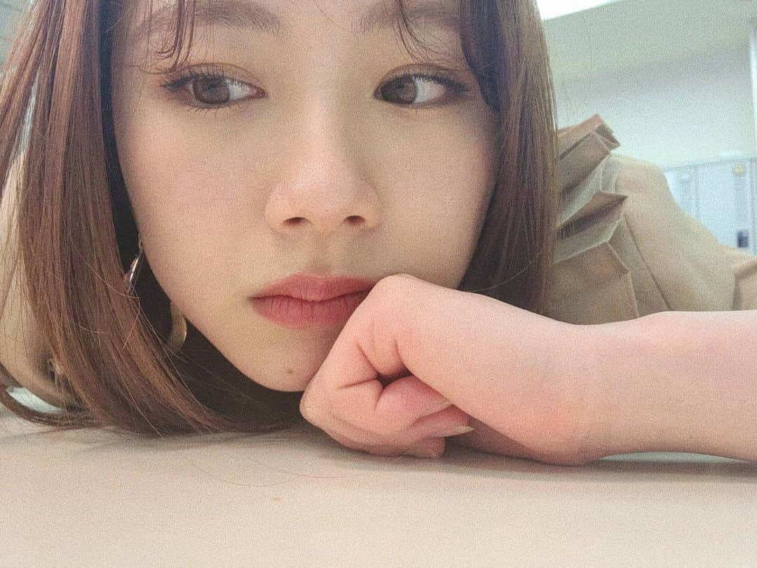 のインスタグラム：「💤 . . 寝る前に見たい夢を想像して 本当に見れた経験がある人 . どれくらいいるかな～？ . . #1日お疲れ様でした #おやすみなさい #また明日も素敵な1日に #香川県 #コンサート #ありがとうございました #morningmusume21 #モーニング娘21 #石田亜佑美 #🥱 #😪」