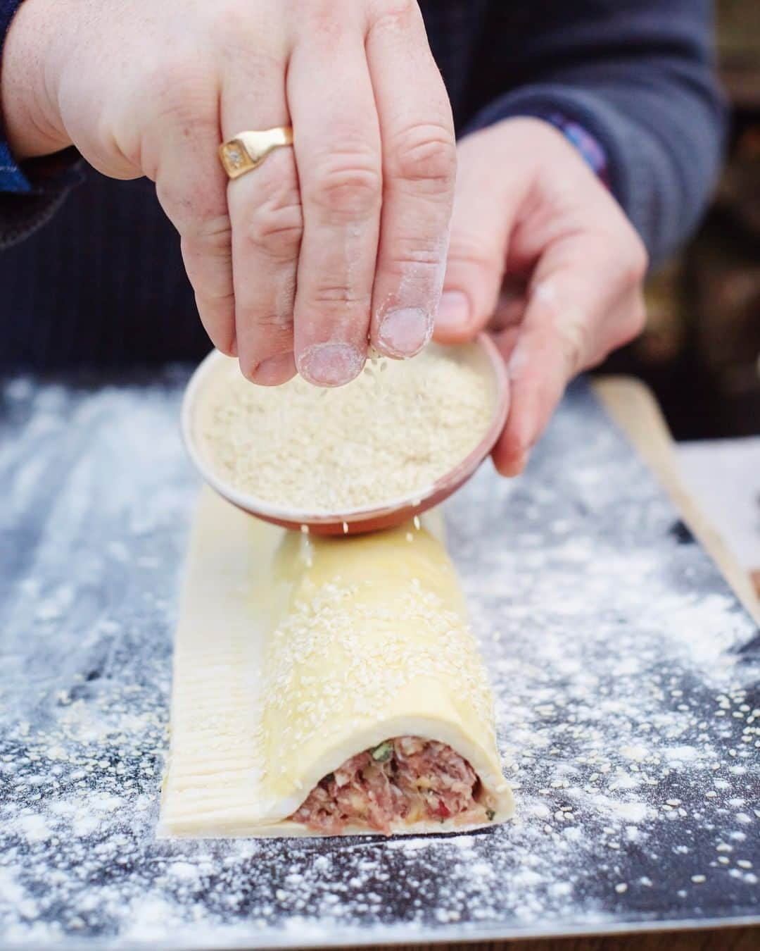 ジェイミー・オリヴァーさんのインスタグラム写真 - (ジェイミー・オリヴァーInstagram)「Weekend recipe for you all, homemade sausage rolls!! These ones are from #ComfortFood on p42. Question is what are you serving yours with?? Mustard, ketchup, brown sauce, savoury chutneys....」2月27日 21時33分 - jamieoliver