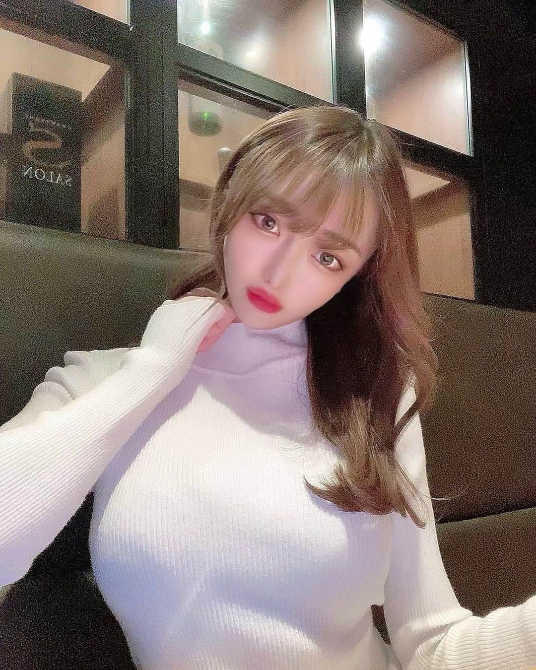 𝐒𝐀𝐘𝐀𝐊𝐀のインスタグラム：「寒いからタートルネックばかり🥶❄️❄️  今日はHIFUしてマツエクして美容dayでした 女の子は可愛くなるのに毎日必死🥲笑  #インスタグラビア #グラビア #gravureidoll #cosplay #portrait #beauty #japanesegirl #日本的 #漂亮 #可爱 #大波 #寫真偶像 #셀카 #셀피 #코디 #스타일링 #집콕 #instagravure #sexy #sexyhot #pinupgirl #selfie #撮影風景 #グラビアアイドル #プライベート #タートルネック #美容hifu #美容day」