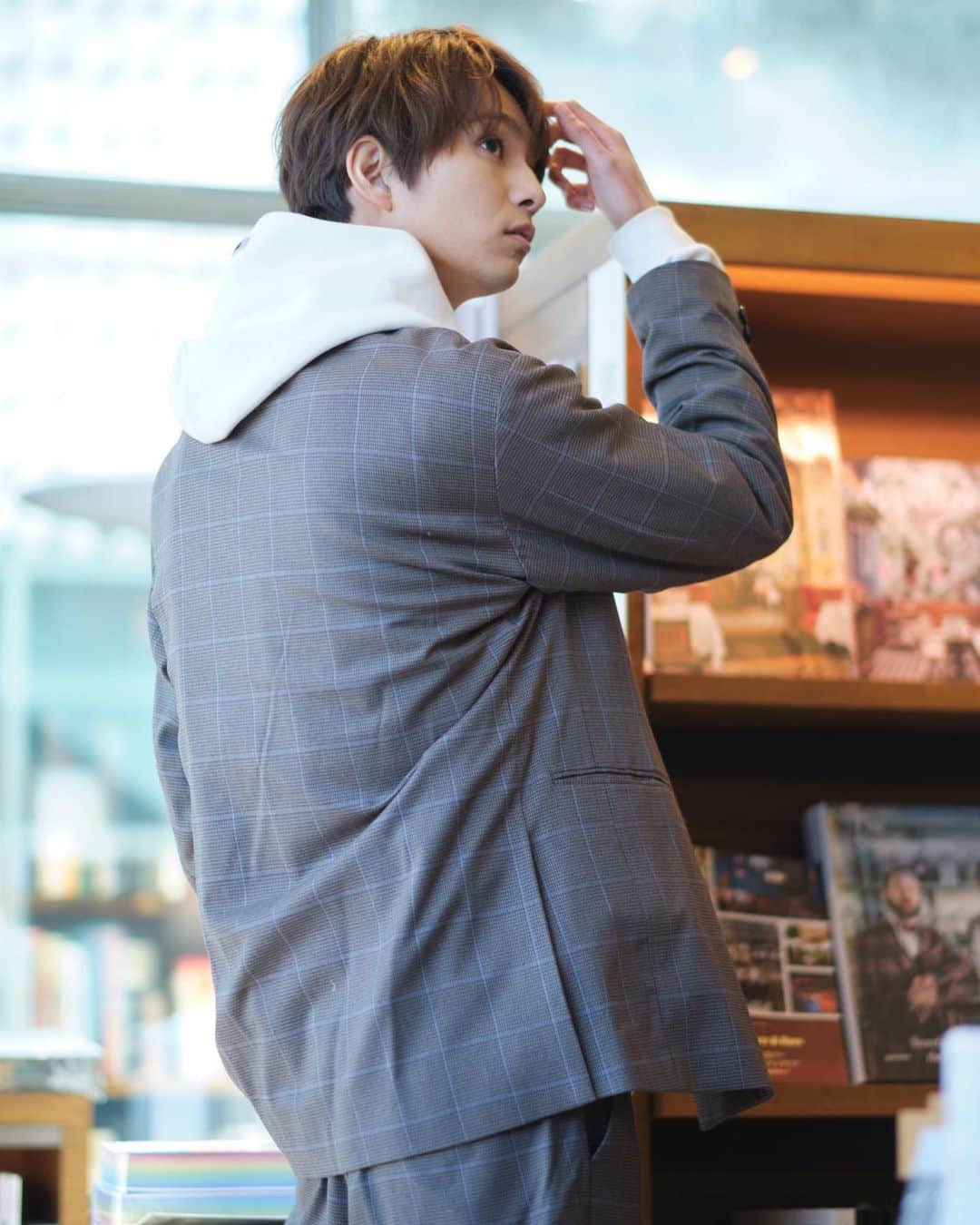 のインスタグラム：「📷📕 photo by @heron214 #photo #photography #library #book #fashion #model #撮影 #instagram #instagood #instalike #japan #Collars」