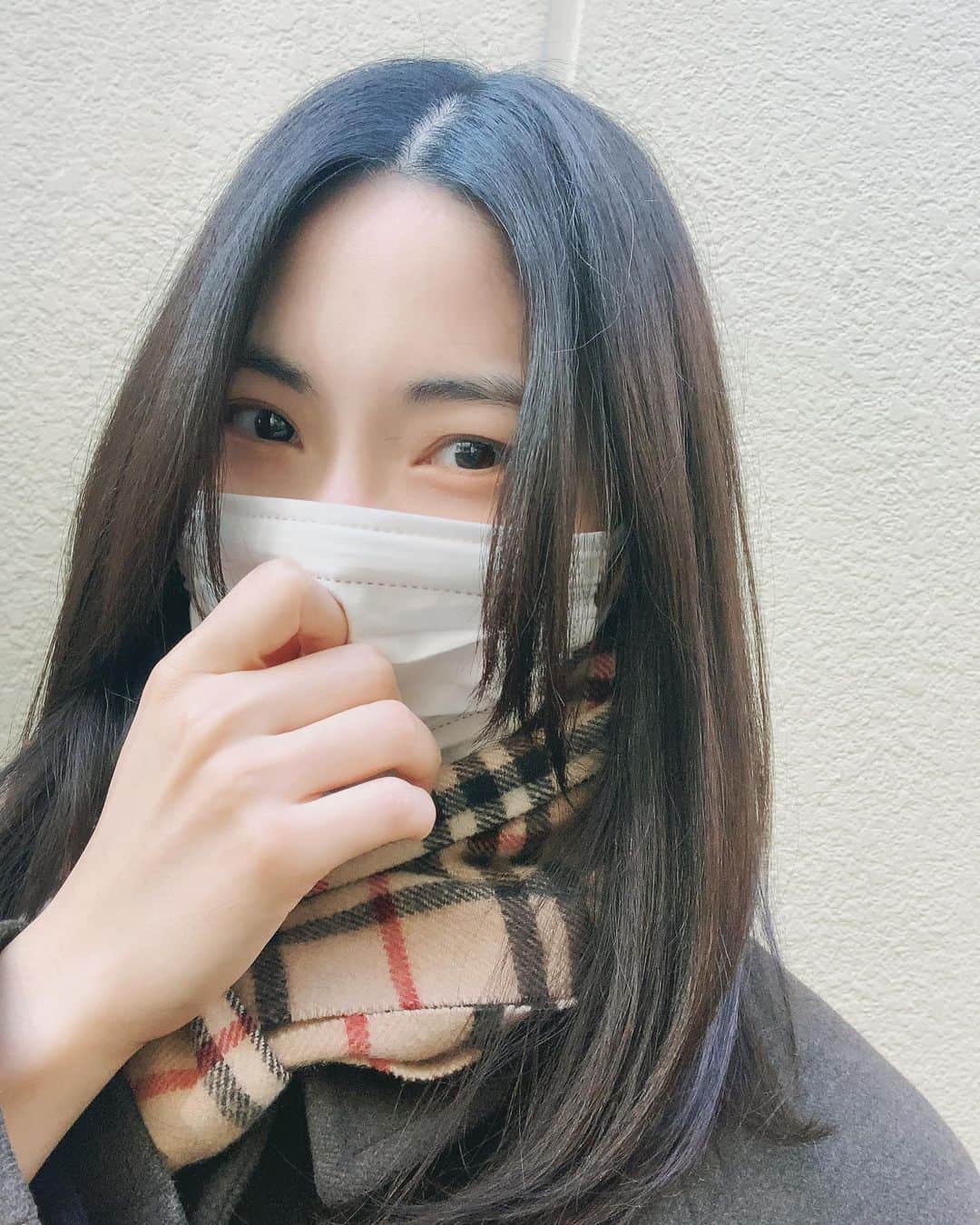 のインスタグラム：「. 次の作品に向けて、髪の毛メンテナンス行ってきました。 地毛の黒に合わせてもらい、毛先も整えてもらいました✨☺️✨  明日は舞台の千穐楽。 毎回寂しさもありますが、最後までやりきってきます☺️」