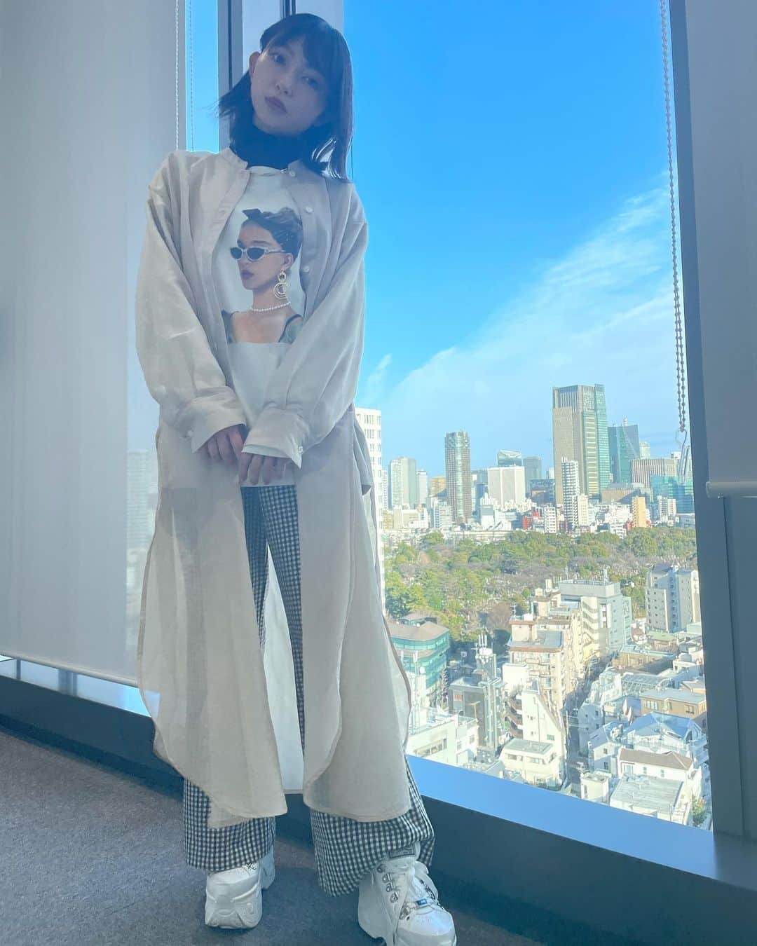 辻野かなみのインスタグラム：「❤︎﻿ ﻿ 👗#かなみしふく﻿ ﻿ このTシャツに付いてるネックレスとイヤリング﻿ 本当に付いてるんです😄﻿ ﻿ 見せかけじゃなくて本物って珍しくないですか？💓﻿ ﻿ そして、久しぶりに柄パンツ？買ってみました🎶﻿ いや、実は…サロペット！笑﻿ 見えてないけどね笑﻿ ﻿ Tシャツ&サロペット#FREESMART﻿ カーディガン#BEAMS﻿ 靴#YOSUKE﻿ ﻿ ﻿ #ファッション　#fashion ﻿ #チェック﻿ #instagood #instalike #followme﻿」