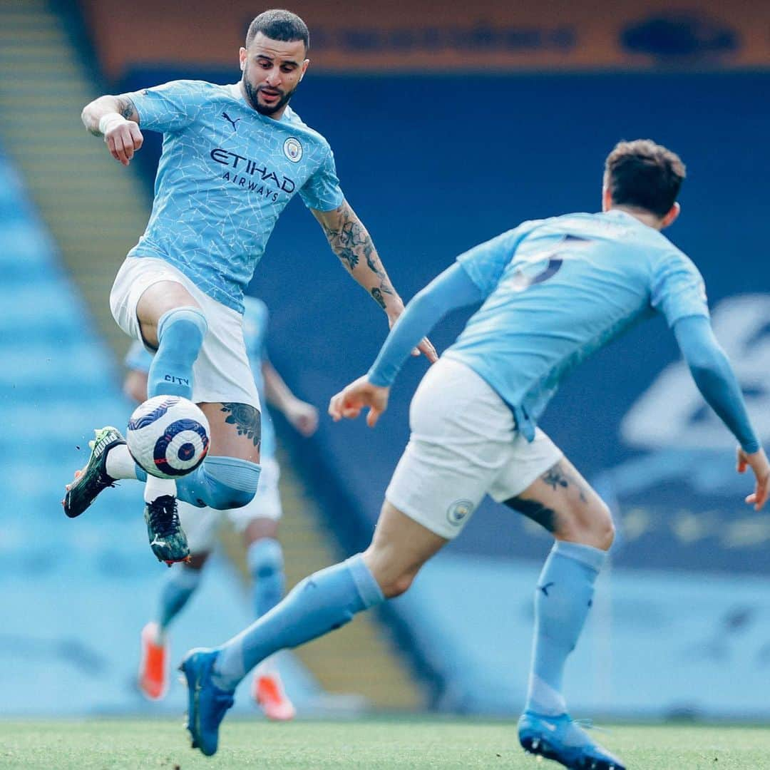 マンチェスター・シティFCさんのインスタグラム写真 - (マンチェスター・シティFCInstagram)「Float like a 🦋 sting like a 🐝 #mancity」2月27日 21時51分 - mancity