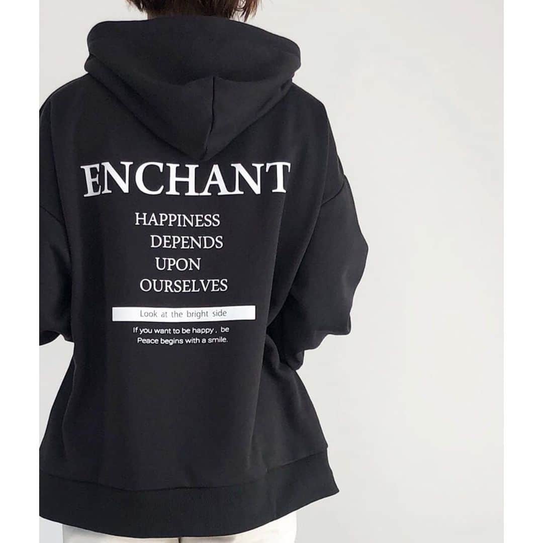 のインスタグラム：「☑︎𝐧𝐞𝐰 𝐢𝐧 𝐢𝐭𝐞𝐦...🏷 ➖➖➖➖➖➖➖➖➖➖➖➖ 裏毛バックプリントパーカー ¥5,390 intax ↓ クーポン利用で、 ¥4,312 《2月28日まで20％OFF》  COLOR BK/GN/BE/WH SIZE FREE  #210nouve #トゥージュヌーヴ #fasion #spring #hoodie #coordinate #パーカーコーデ  ・ ——————————————— 2/28まで新作𝐢𝐭𝐞𝐦20%𝐨𝐟𝐟♡ ———————————————」