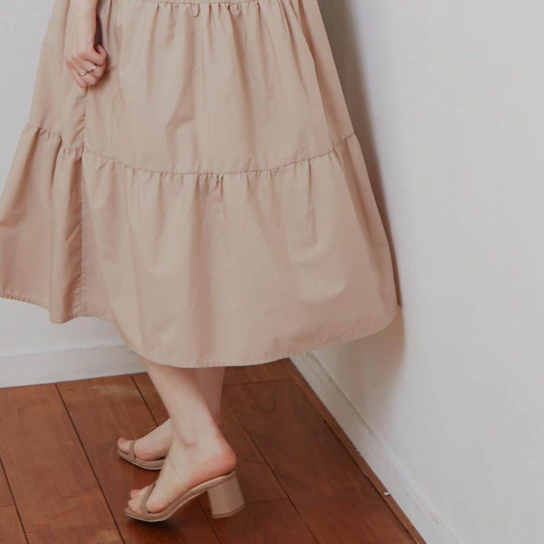 Vannie Officialのインスタグラム：「【2021 Spring Collection】﻿ ﻿ マルチWAYセットティアードワンピース﻿ (beige・ivory)Free size﻿ ¥4,200+tax﻿   ﻿ これがあれば春カワイイはワタシのもの！！﻿   ﻿ 《styling》 ﻿ どんな着方でも可愛さ満点…♡ ﻿ ふんわりとしたシルエットが春らしく、着るだけでモテスタイルが叶う軽やかなワンピース。 ﻿ マルチWAYなので、着回し力は間違いなし！！ ﻿ パンプスやブーツでキレイめに、スニーカーを合わせて少しカジュアルなスタイリングもおすすめです♪﻿   ﻿ 《detail》 ﻿ 嬉しいマルチWAYになっており、２つ合わせてワンピーススタイルは勿論、キャミワンピースとブラウスで別々にしても着用OK♡ ﻿ キャミワンピースはティアードでふんわりと広がり、付属のリボンでウエストマークも◎ ﻿ また、肩紐にはアジャスターが付いているので身長に合わせて変えて着用可能です！ ﻿ ブラウスは肩部分と袖口にギャザーを施しており、袖を上げて着るのもくしゅっとしてもとっても可愛い形に♡ ﻿ ショート丈のブラウスなので、お手持ちのトップスやキャミワンピースとのレイヤードスタイルもしやすい仕様です◎﻿  ﻿ ﻿ 《fabric》 ﻿ しわ感になりにくく、張り感のあるお素材を使用。 ※裏地なし （透け感が気になる方はペチコート、又は色が響きにくいインナーの着用をおすすめしております） ※詳しいお手入れ方法は商品タグをご参照ください。﻿ ﻿ #vannie_u#ヴァニーユー #ZOZOでしか買えない⠀⠀ ﻿ ﻿ お問い合わせはDMまでご連絡ください‪‪☺︎‬」