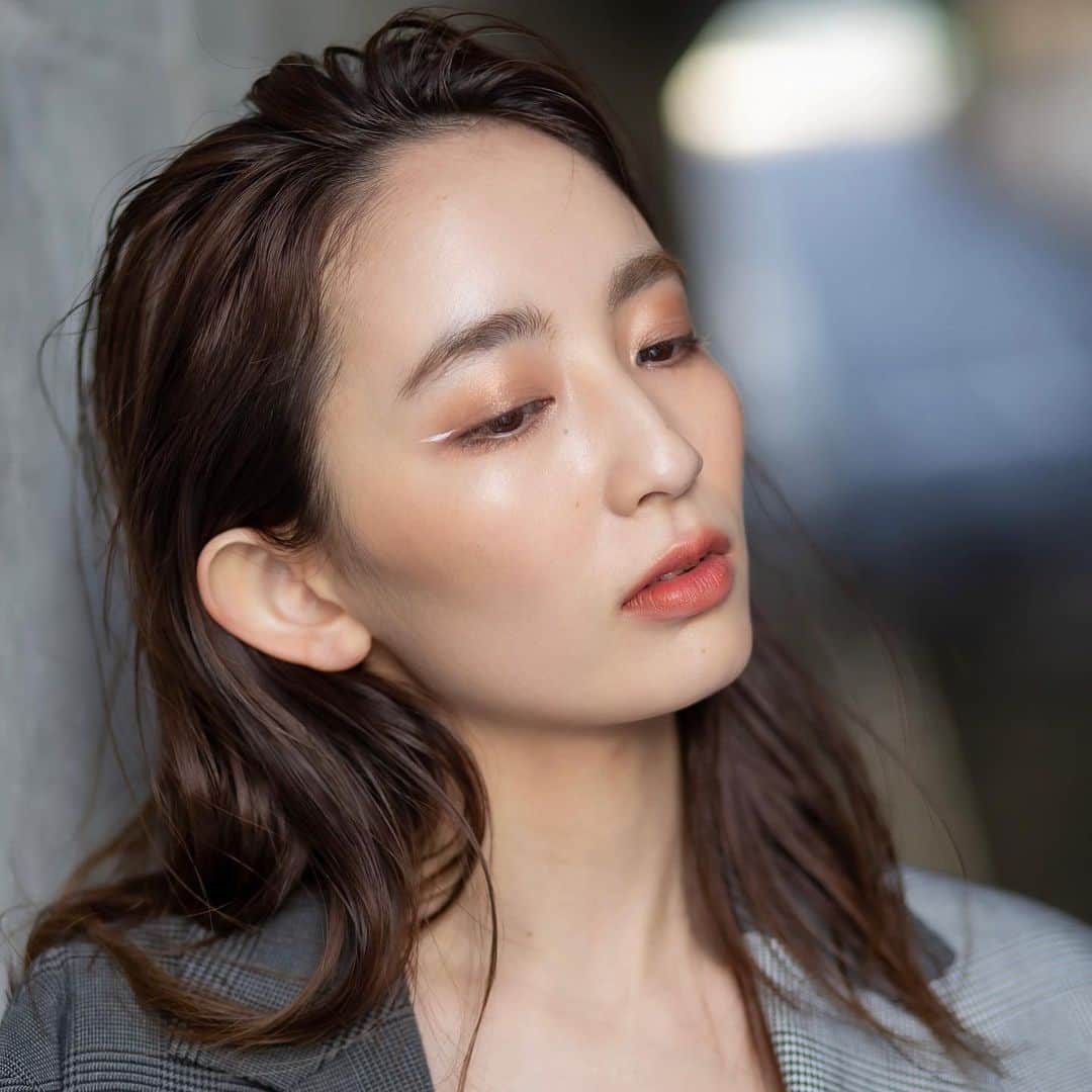 辻祐香のインスタグラム：「. メイクちゃんと見せるの 難しい。楽しい。」