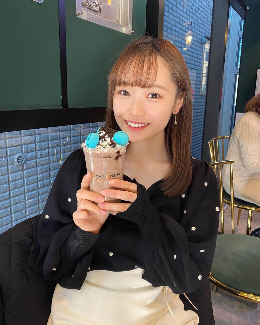 かわぎしるなのインスタグラム：「. テコンドーの試合のために、ネイルしてないのぴえん😢 . . #マカロン #トゥンカロン #マカプレッソ  #新大久保 #新大久保カフェ #カフェ巡り」