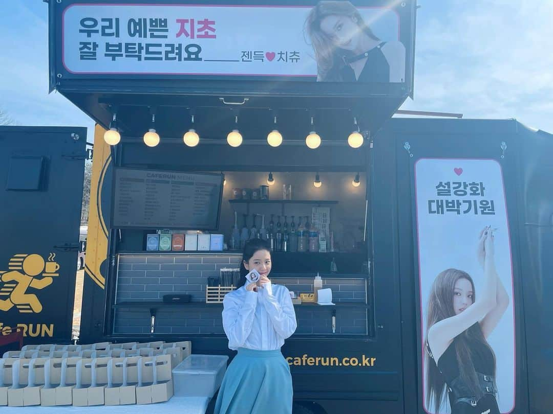 ジスさんのインスタグラム写真 - (ジスInstagram)「젠득이가 지어준 영초의 새로운 별명 고마어 싸랑해 @jennierubyjane 🤍 #설강화 #영초 #지초」2月27日 13時13分 - sooyaaa__