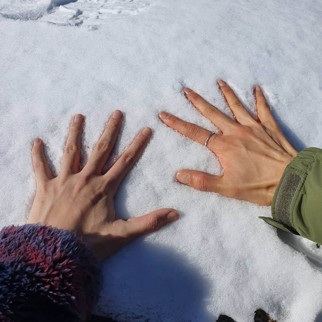 イ・ジュヨンさんのインスタグラム写真 - (イ・ジュヨンInstagram)「2월의 산⛰ #인왕산 과 한라산 3개월만의 등산 전날 눈이 와서 걱정했는데 등산스틱이 민망할 정도로 아담했던 도심속의 산 겨울산 매력있다!」2月27日 13時19分 - izoo_young