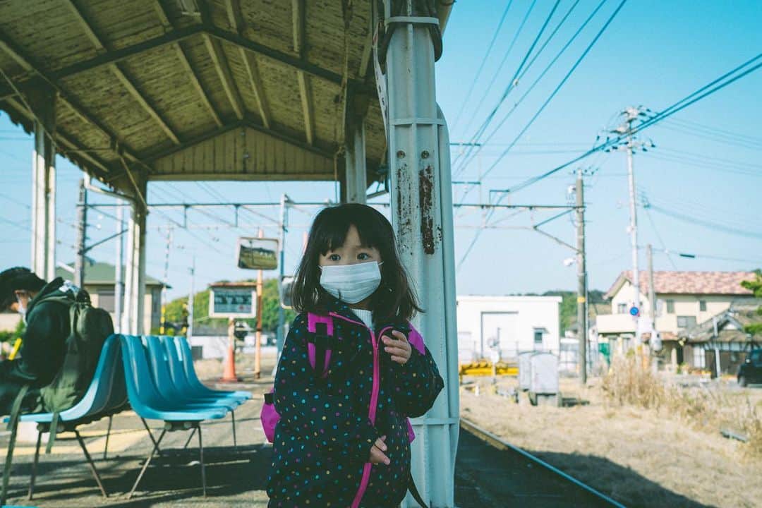 Yuichi Nataのインスタグラム：「・ ・ よく行く近所のスタバが4周年だそうです。 何十年も続いて欲しい。 娘が高校生になって放課後に寄れる歳になっても 妻と僕の手がしわしわになった時も ・ ・ #こんな毎日をありがとう」