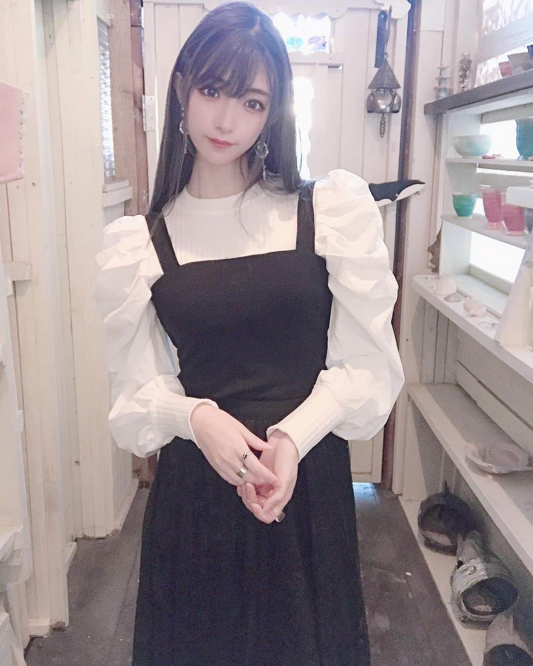 れみぱんのインスタグラム：「庭の入り口🕊 何から何までパパが作った🕊」