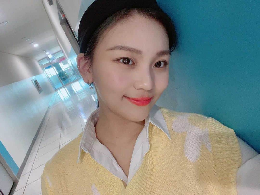 GFriendさんのインスタグラム写真 - (GFriendInstagram)「[📺 #여친Now] #여자친구 #GFRIEND #엄지 #UMJI &  #EBS_FM #경청  ▶️ https://youtu.be/8yOXXXcbJVQ」2月27日 14時00分 - gfriendofficial