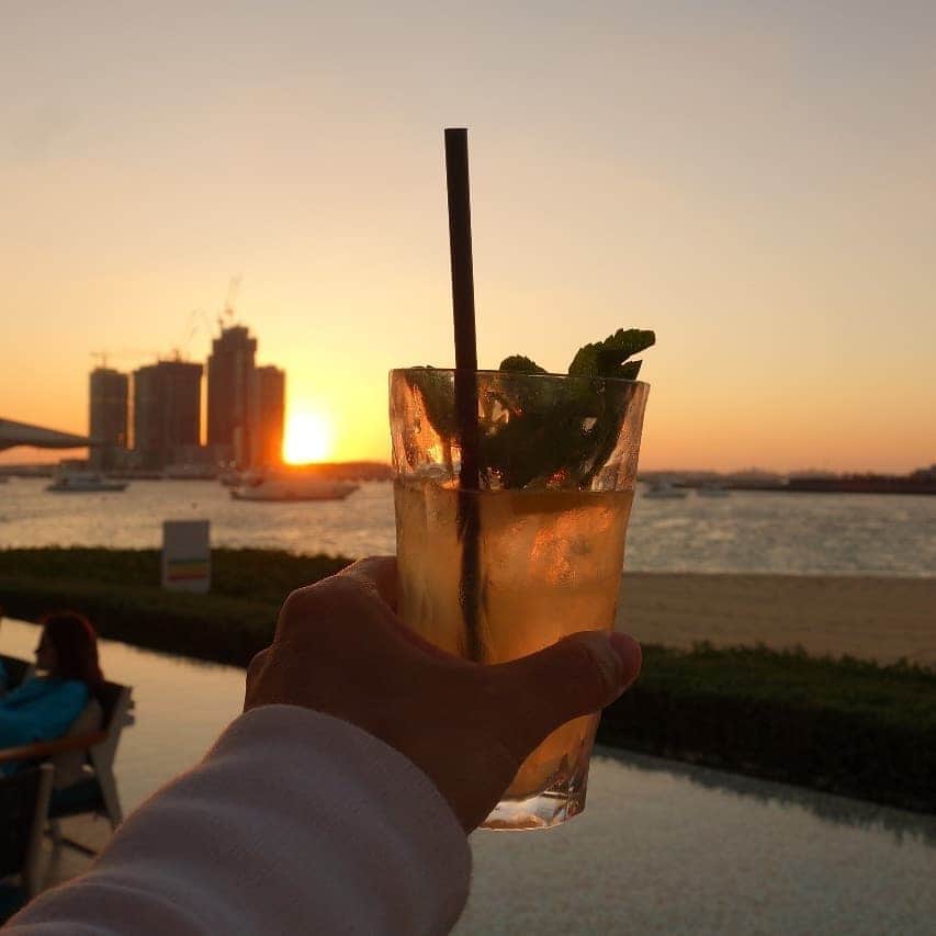 DJ DAIKI（若林大輝）さんのインスタグラム写真 - (DJ DAIKI（若林大輝）Instagram)「Time to Relax🏖 Love this place in Dubai ♥ @driftbeachdubai . 美しいビーチに感動的なサンセットが泣ける😭 今日も素晴らしい1日に感謝🙏✨ . #oneandonlyroyalmirage  #driftbeach #sunset #Dubai」2月27日 14時04分 - daiki.wakabayashi