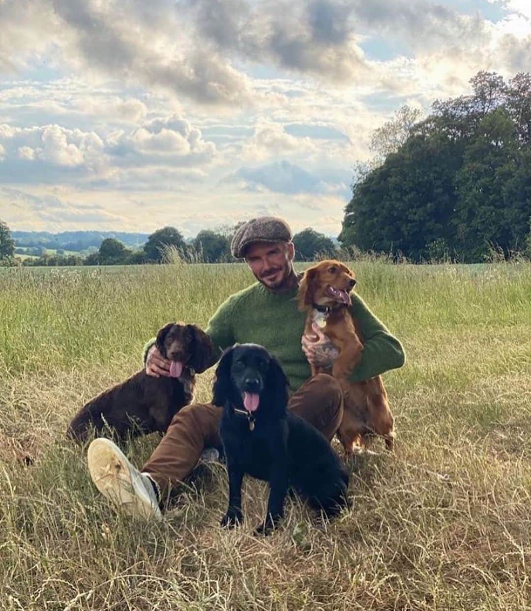 Men's Fashion Postのインスタグラム：「Man’s best friend #davidbeckham」