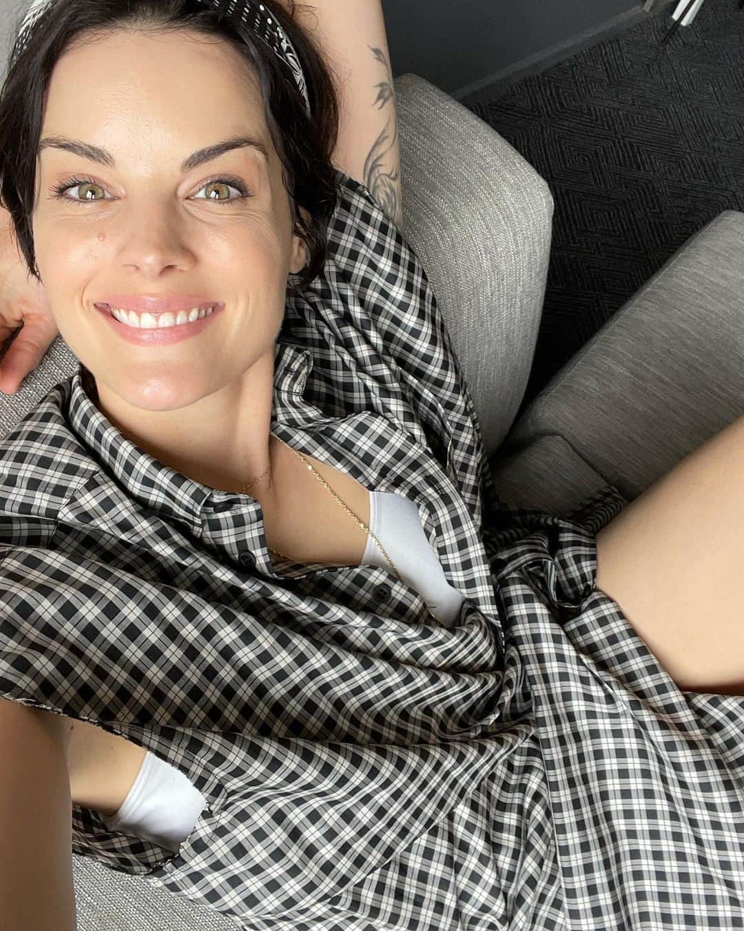 ジェイミー・アレクサンダーのインスタグラム：「Happy Saturday, kids 💋🤙🏻」