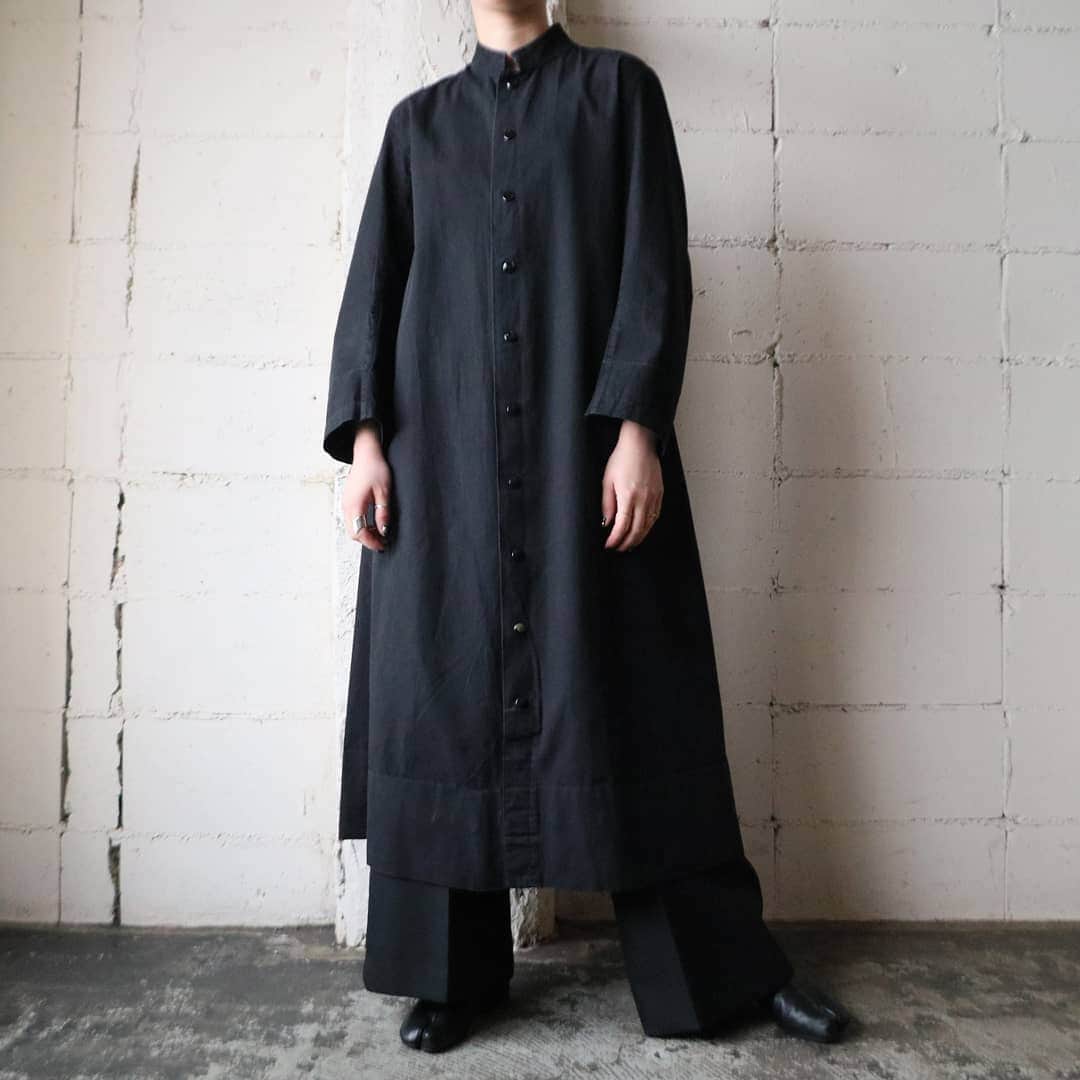 吉祥寺 古着屋 Orfeoのインスタグラム：「. 1950～60's Vintage Cassock  #orfeo #kichijoji #tokyo #vintage #used #fashion #coordinate #outfit . . .  お問い合わせはインスタグラムのプロフィール掲載のメールアドレスにお願いいたします。コメント、DMでのお問い合わせは受け付けておりませんのでご了承ください。 ONLINE SHOPの商品も店頭にてご購入頂けます。気になる商品がございましたらスタッフにお声掛けください。 . 新型コロナウィルス感染症予防対策を徹底して営業しております。 ご来店の際はマスク着用、手指消毒にご協力ください。」