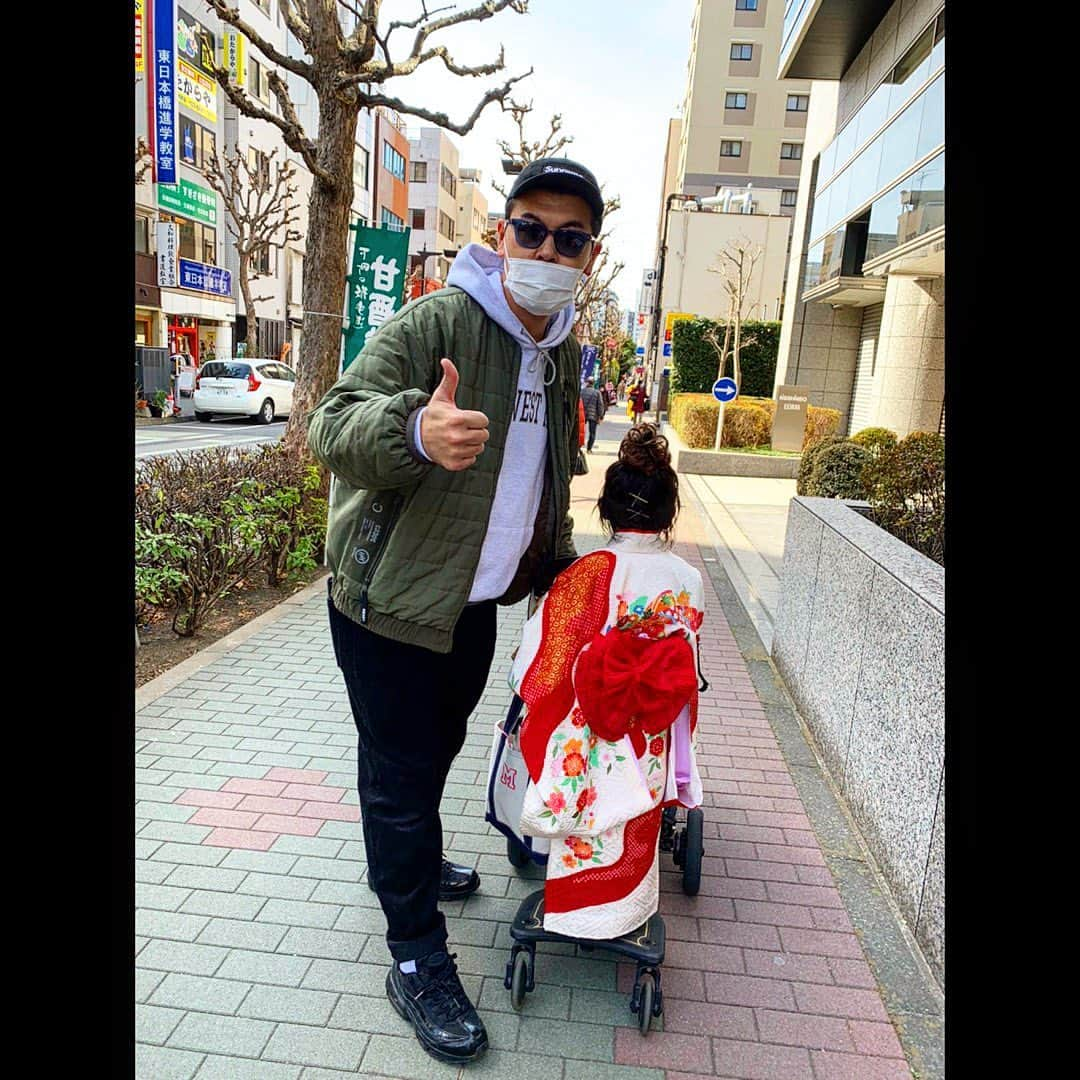 土佐卓也さんのインスタグラム写真 - (土佐卓也Instagram)「今日の家族写真 「雛祭り前祝い、日本橋の街を練り歩いたぜ❗️」 卓也  #土佐兄弟 #家族写真 #雛祭り #日本橋 #人形町 #甘酒横丁  #CultureZ #あるある土佐カンパニー #土佐カン #木村拓哉 さん #リスペクト #staysafe  #staypositive」2月27日 14時29分 - takuyatosa1