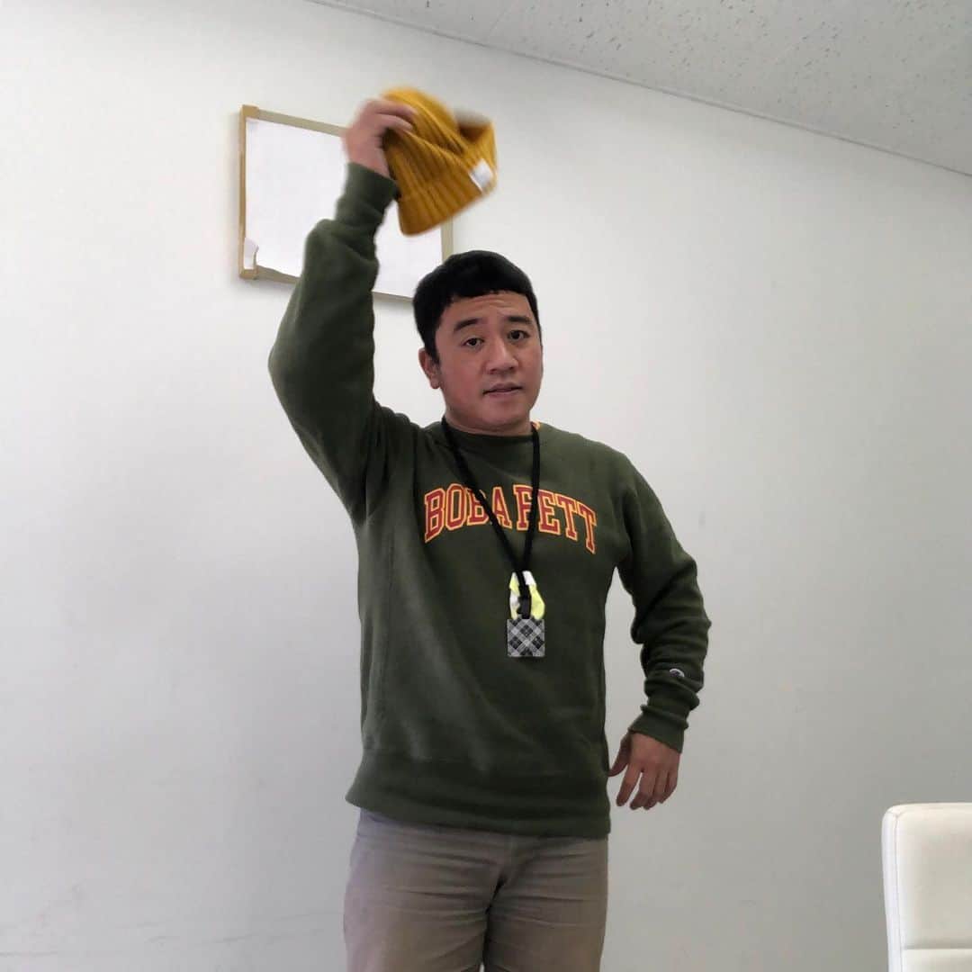 与座よしあきのインスタグラム：「明日はいよいよスタンダップコメディやるよ！ この躍動感が明日への期待値を上げてしまいますね！  アーカイブ配信もあります！  ・会場観覧 https://peatix.com/event/1767950/view?k=3cb5c874f5f41ebf9f400ff67c8f3c246d5af5de  ・配信公演（3月20日まで） https://peatix.com/event/1768752/view?k=734c5e34186c94230454301c742e335c150a88c5」
