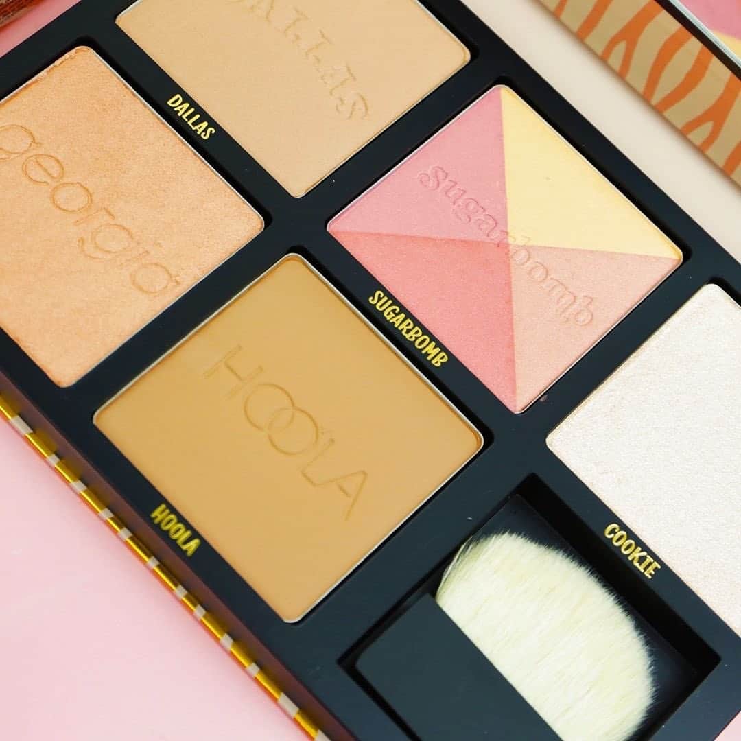 Benefit Cosmeticsのインスタグラム：「Palette perfection 💖 What’s your favorite shade from our #cheekstars blush, bronze & highlight palette!? #benefit」