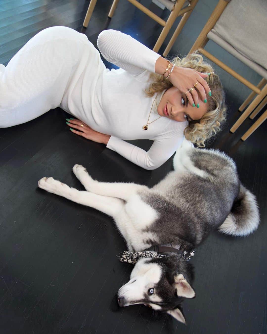 ジャスミン・サンダースのインスタグラム：「Kilo knows how to hold a pose 🤣😩 @caineandkilo」