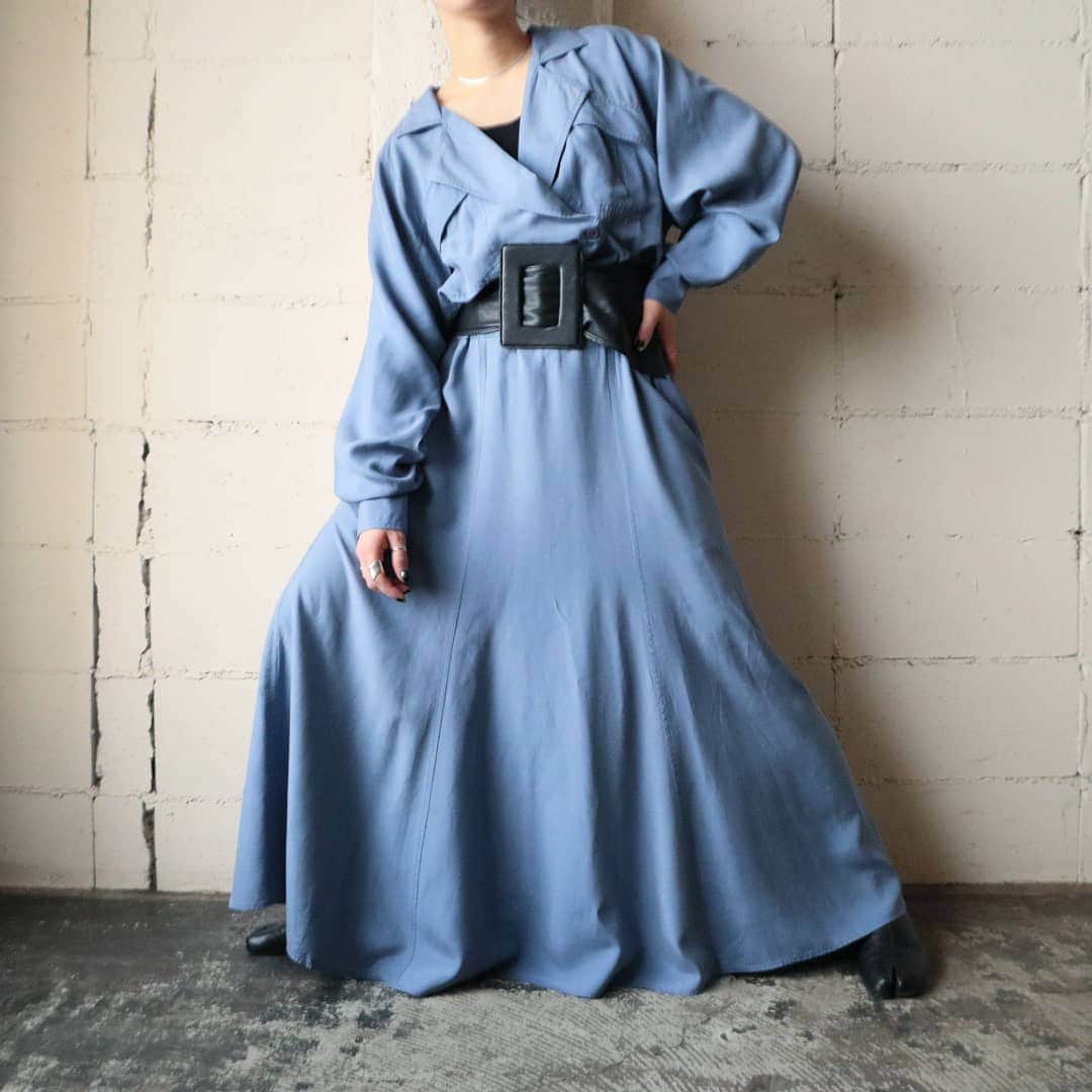 吉祥寺 古着屋 Orfeoのインスタグラム：「. Silk Shirt Dress  #orfeo #kichijoji #tokyo #vintage #used #fashion #coordinate #outfit . . .  お問い合わせはインスタグラムのプロフィール掲載のメールアドレスにお願いいたします。コメント、DMでのお問い合わせは受け付けておりませんのでご了承ください。 ONLINE SHOPの商品も店頭にてご購入頂けます。気になる商品がございましたらスタッフにお声掛けください。 . 新型コロナウィルス感染症予防対策を徹底して営業しております。 ご来店の際はマスク着用、手指消毒にご協力ください。」